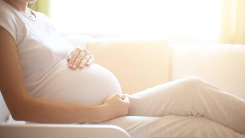 femme enceinte Grossesse : le bon moment pour choisir entre sein ou biberon ?