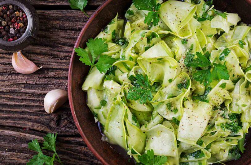 Salade de courgettes crues à l’ail