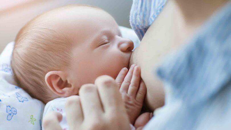 tetees-sein-allaitement Combien de tétées par jour pour mon bébé ?