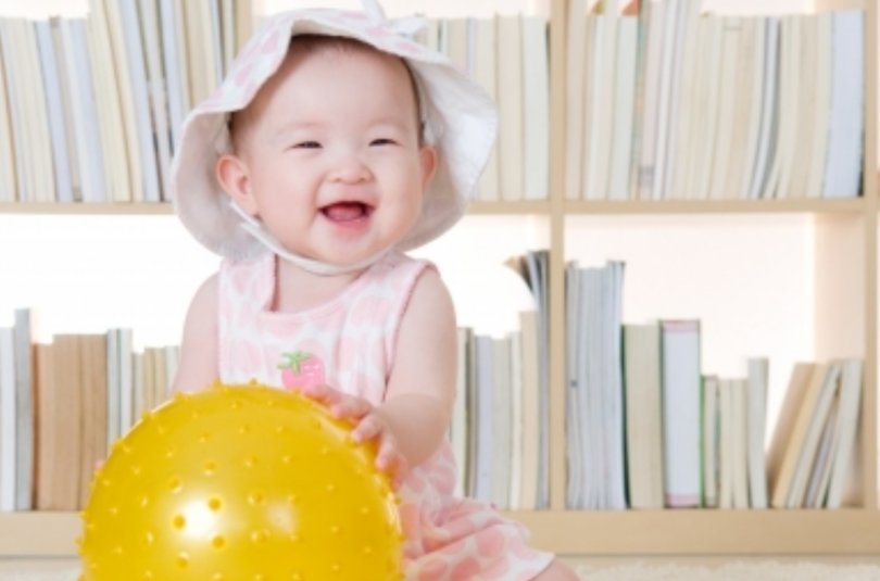 Faire bouger un bébé de 6-9 mois Faire bouger un bébé de 6-9 mois