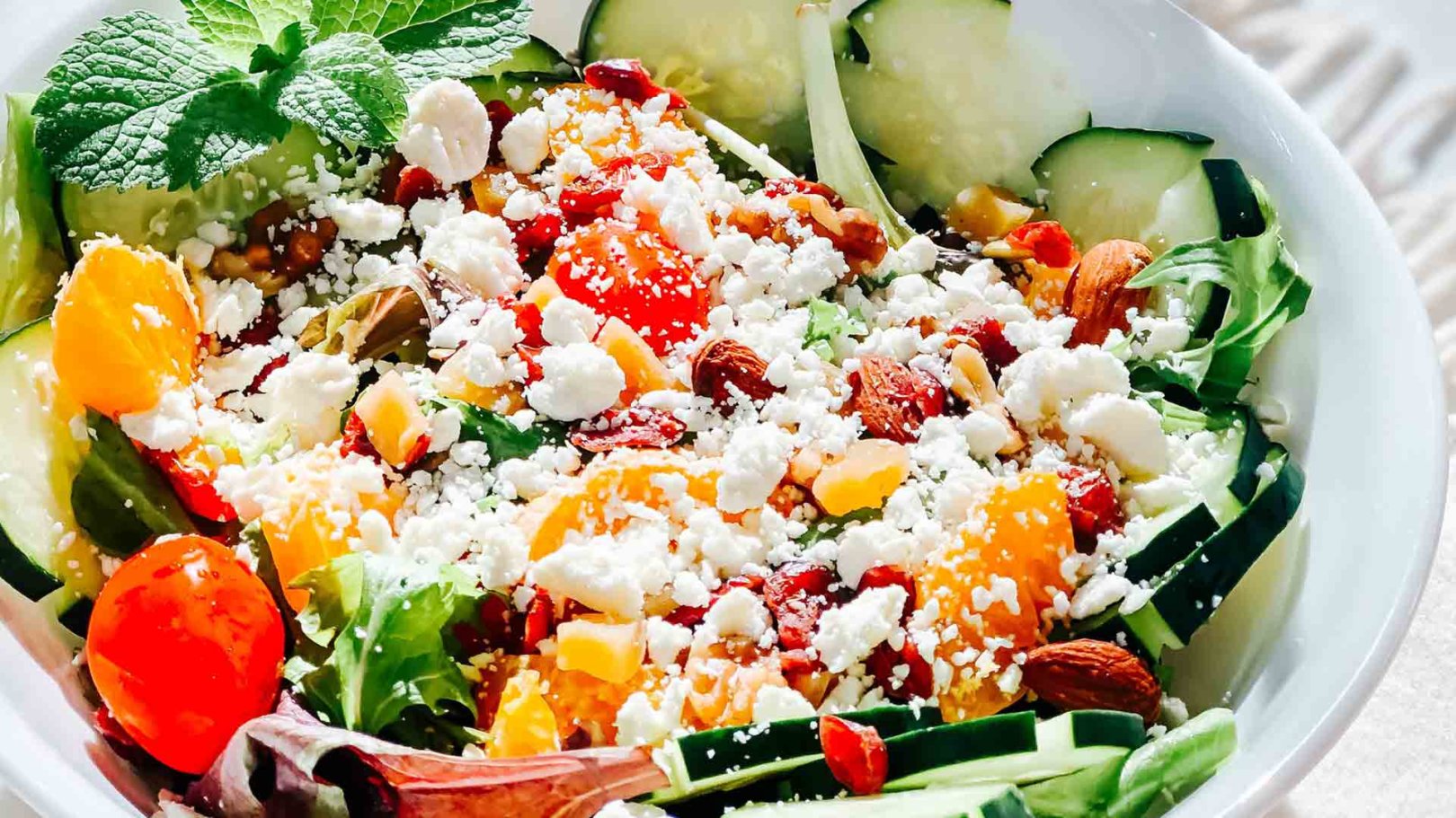 Salade de melon, concombre, féta et menthe