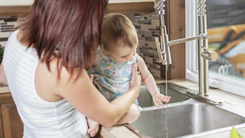 eau-du-robinet-pour-les-bebe Quelle eau choisir pour votre bébé ?