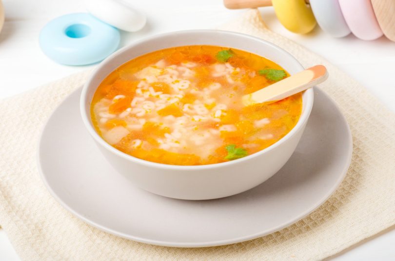 Bouillon de poulet, pâtes alphabet et potiron rôti