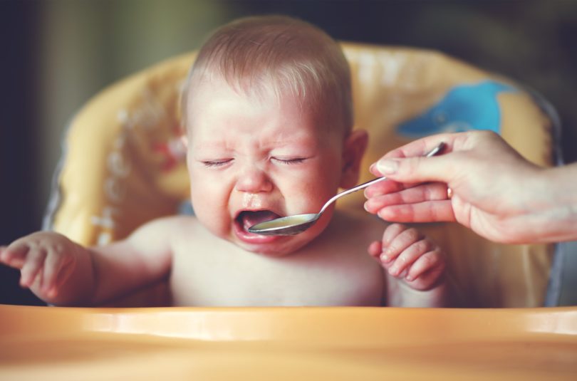 Bébé mange bien à la crèche / chez nounou mais pas à la maison : que faire?