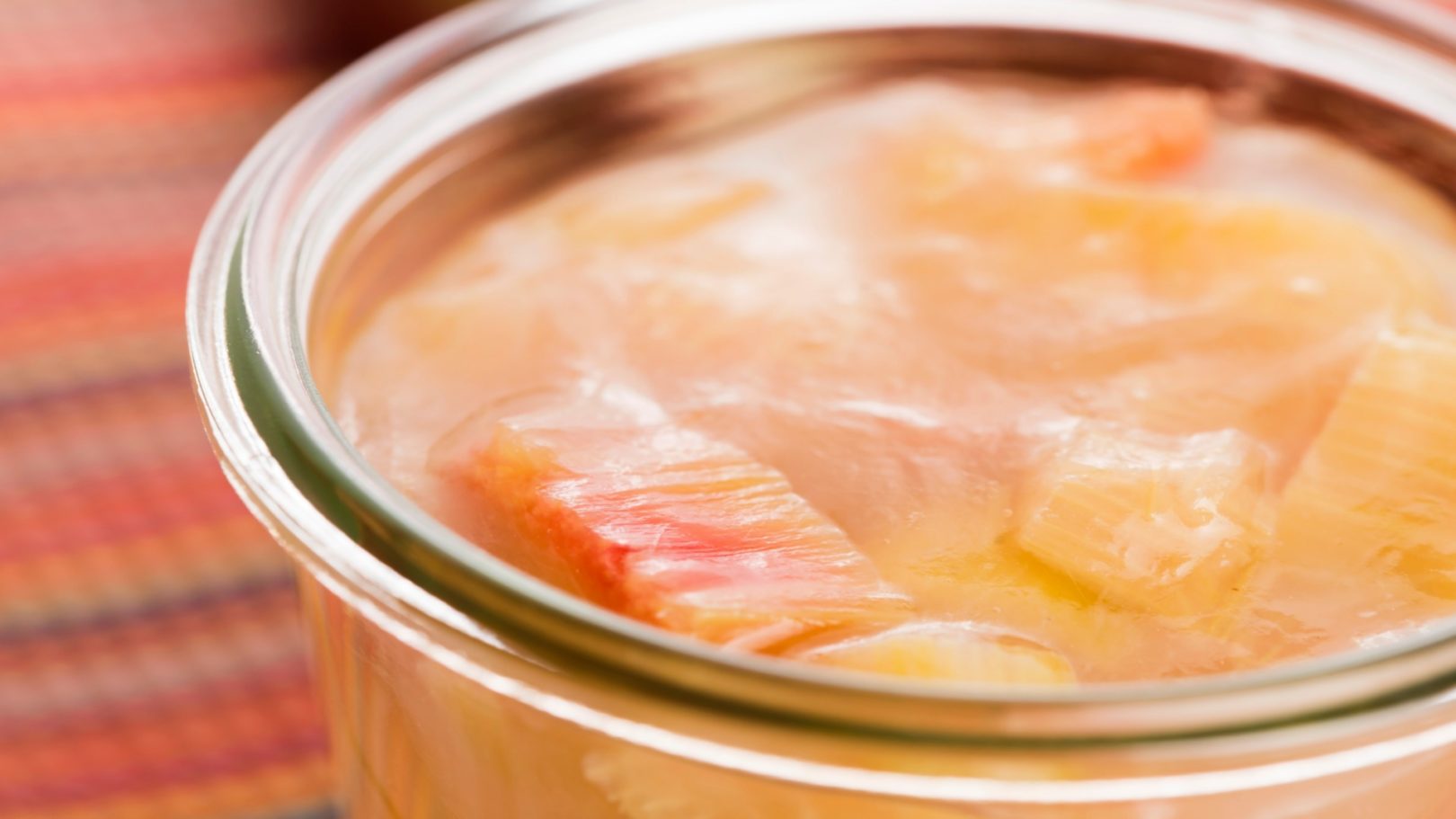 compote de rhubarbe Compote de rhubarbe pour bébé