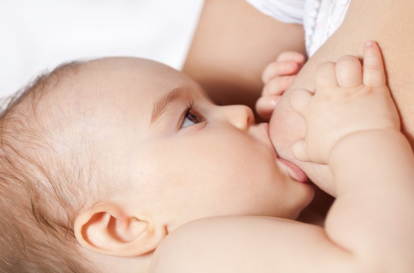 mon bebe tete til correctement Mon bébé tète correctement : quand s’inquiéter ?