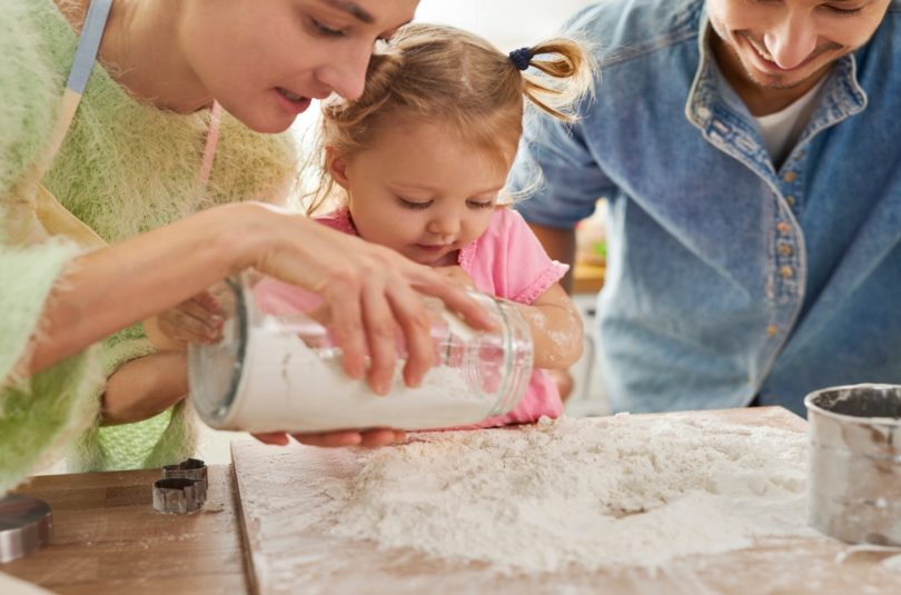 Pourquoi cuisiner avec son enfant et que faire selon son âge ?