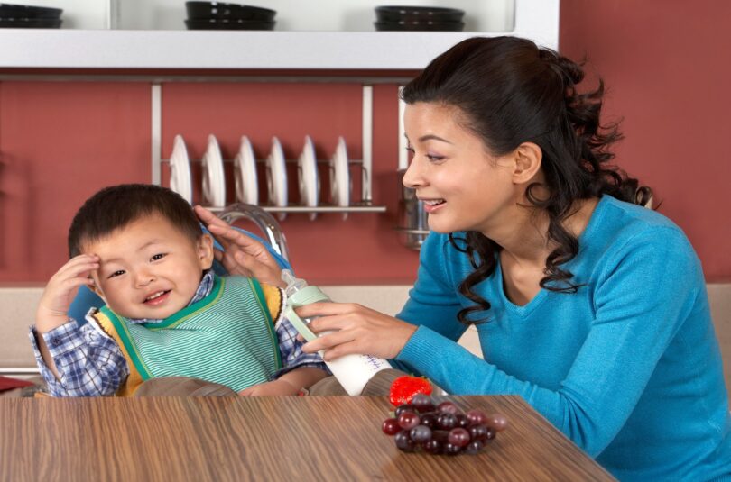 Votre bébé refuse son biberon, que faire ?