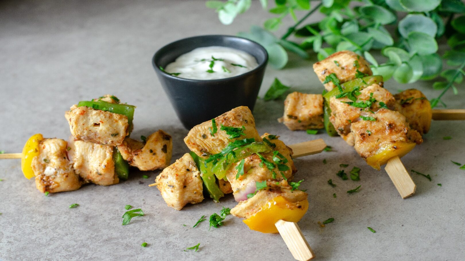 chich taouk Poulet chiche taouk, poivron mariné et pommes de terre grenaille rôtis